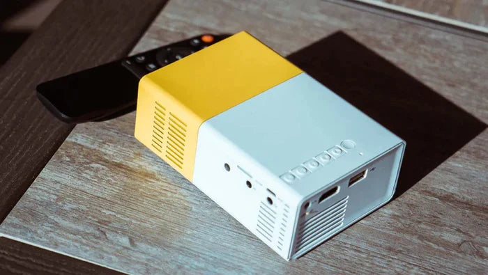 "Home Cinema" Mini Projector